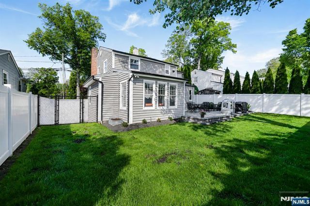 35 Stuart Street, Waldwick, NJ 07463