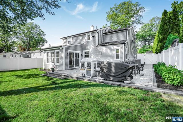 35 Stuart Street, Waldwick, NJ 07463