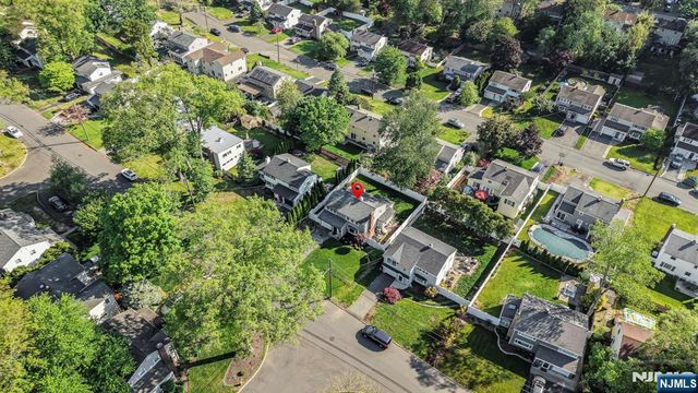 35 Stuart Street, Waldwick, NJ 07463