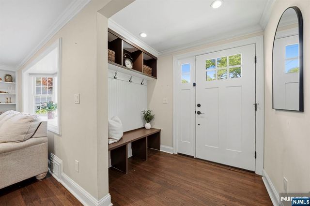 35 Stuart Street, Waldwick, NJ 07463