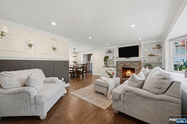 35 Stuart Street, Waldwick, NJ 07463