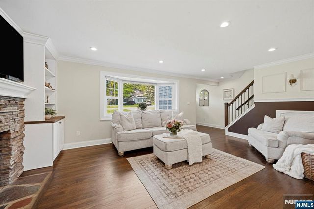 35 Stuart Street, Waldwick, NJ 07463