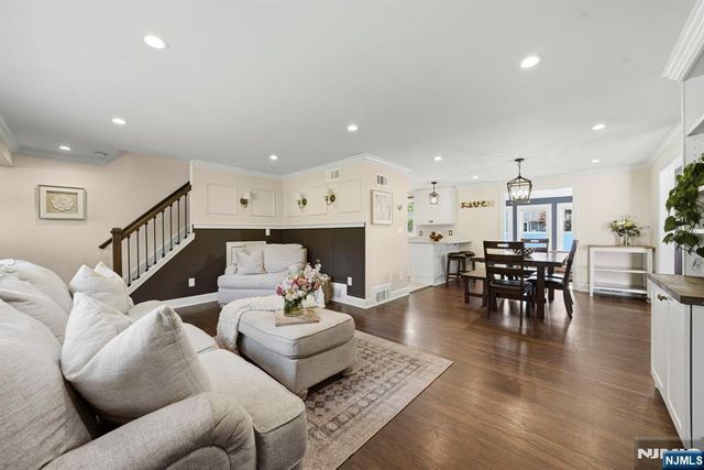35 Stuart Street, Waldwick, NJ 07463