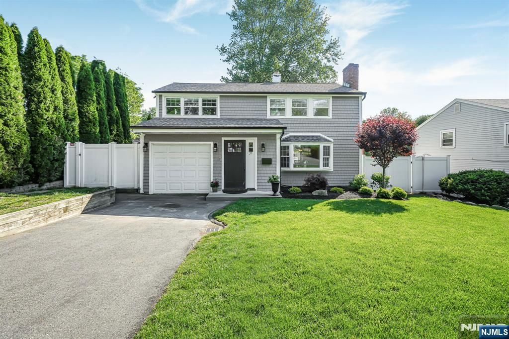 35 Stuart Street, Waldwick, NJ 07463