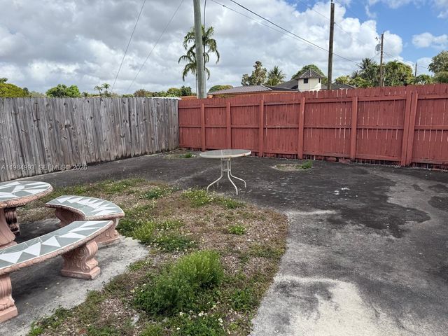 10201 SW 35th St, Miami, FL 33165