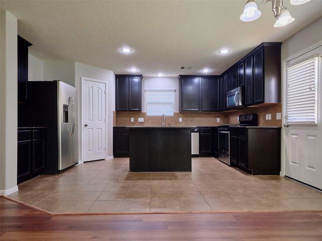 8230 Silent Deep Drive, Rosenberg, TX 77469