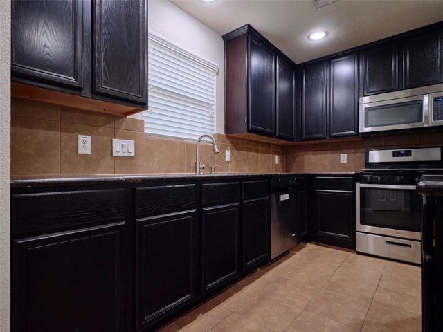 8230 Silent Deep Drive, Rosenberg, TX 77469