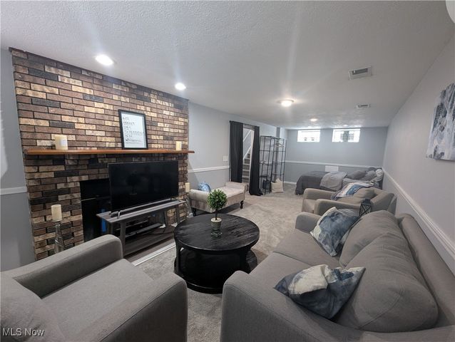 226 E 286th Street, Willowick, OH 44095