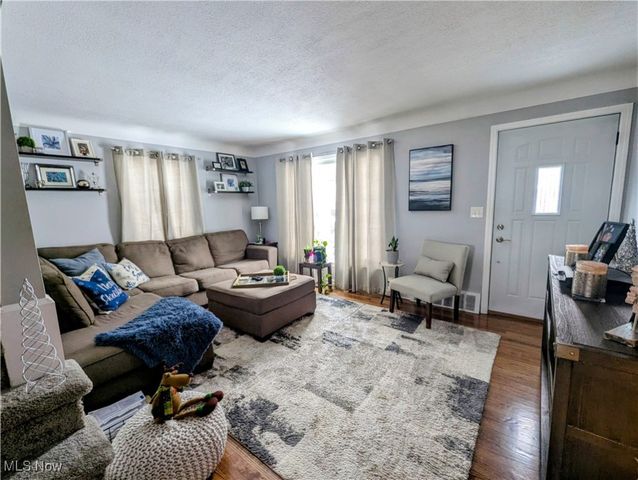 226 E 286th Street, Willowick, OH 44095