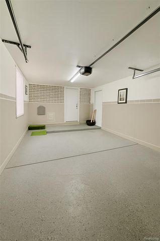 32756 Barclay Square, Warren, MI 48093