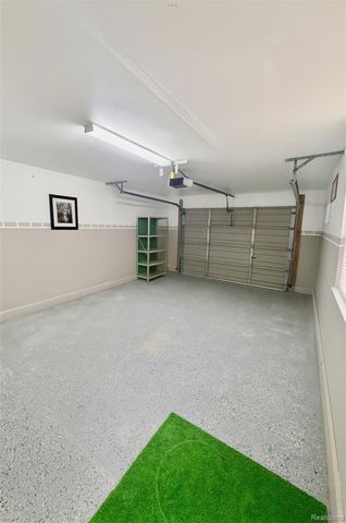 32756 Barclay Square, Warren, MI 48093