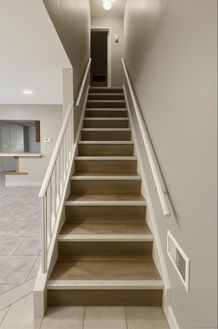 32756 Barclay Square, Warren, MI 48093