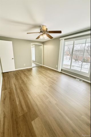 32756 Barclay Square, Warren, MI 48093