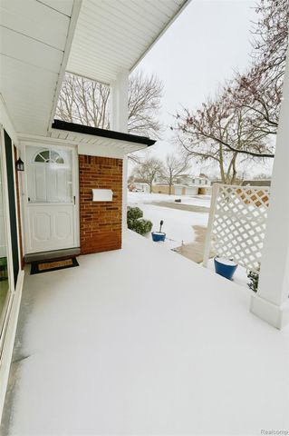 32756 Barclay Square, Warren, MI 48093