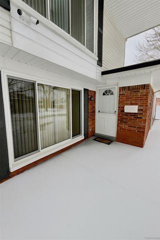 32756 Barclay Square, Warren, MI 48093