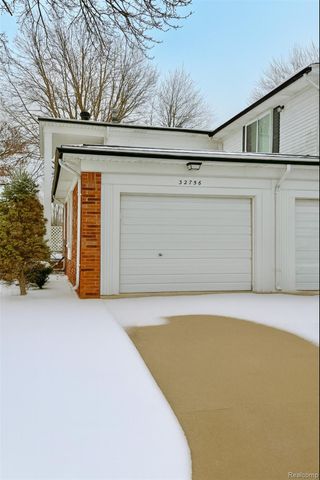32756 Barclay Square, Warren, MI 48093