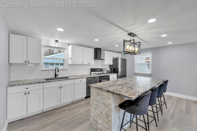 35815 Cypress Street, Romulus, MI 48174