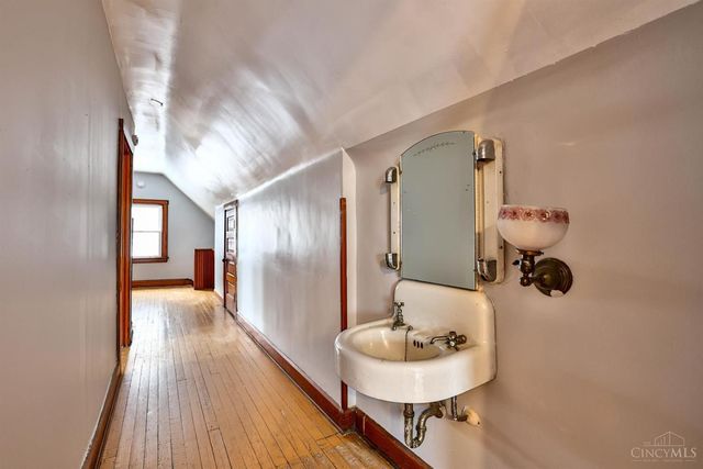 1125 Seton Avenue, Cincinnati, OH 45205