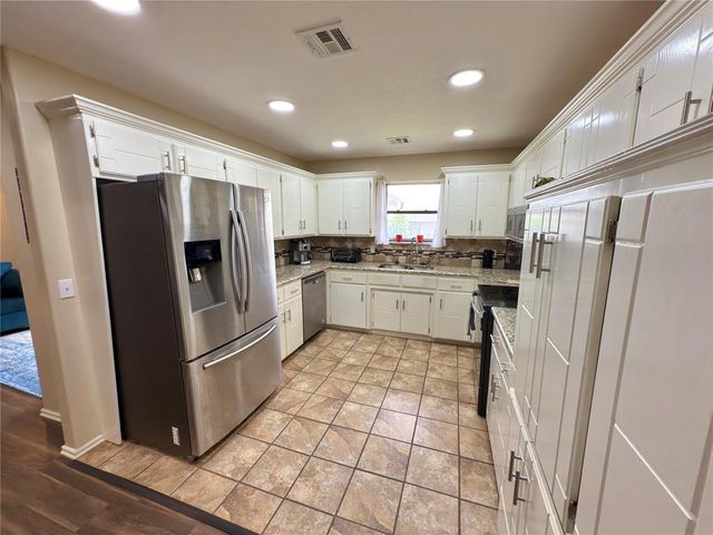 617 SW 104th Place, Oklahoma City, OK 73139