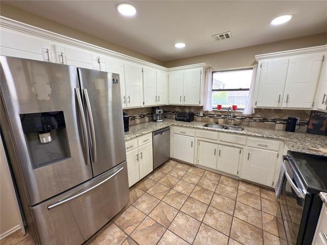 617 SW 104th Place, Oklahoma City, OK 73139