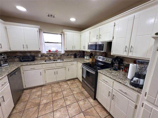 617 SW 104th Place, Oklahoma City, OK 73139