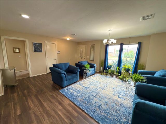 617 SW 104th Place, Oklahoma City, OK 73139