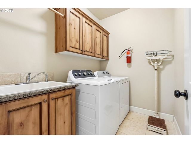 1116 TAYLOR St, Oregon City, OR 97045