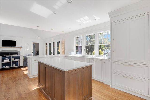 5 Boxwood Court, Barrington, RI 02806