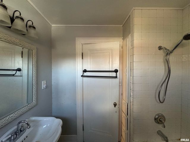 103 S 22ND Street, Murphysboro, IL 62966