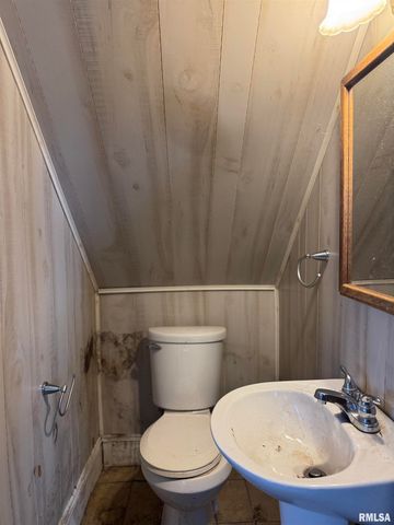 103 S 22ND Street, Murphysboro, IL 62966