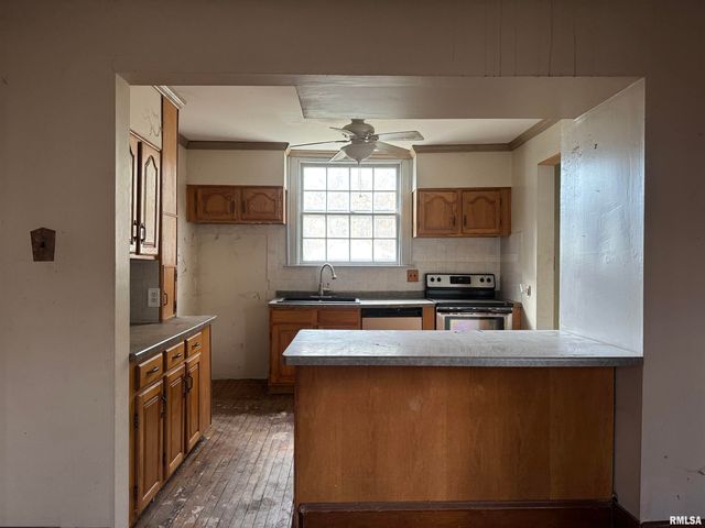 103 S 22ND Street, Murphysboro, IL 62966