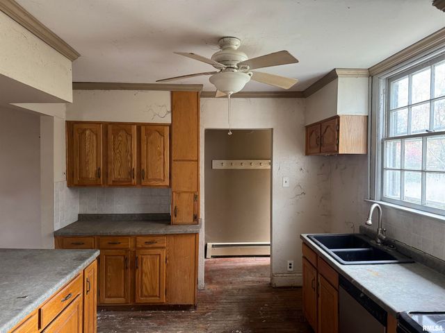 103 S 22ND Street, Murphysboro, IL 62966