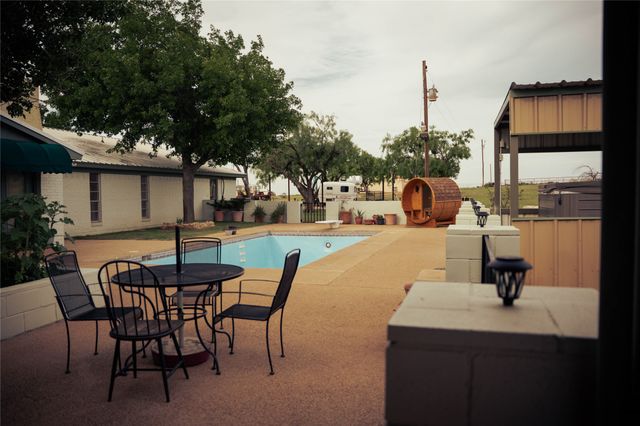 718 W CR 301, Merkel, TX 75455