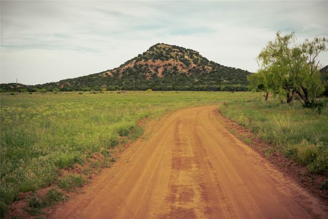 718 W CR 301, Merkel, TX 75455