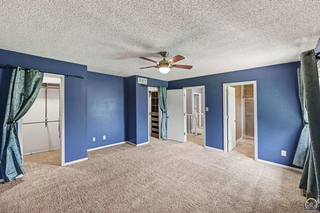 2500 SW Gainsboro RD, Topeka, KS 66614