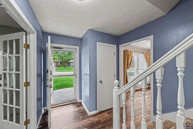2500 SW Gainsboro RD, Topeka, KS 66614