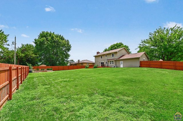 2500 SW Gainsboro RD, Topeka, KS 66614