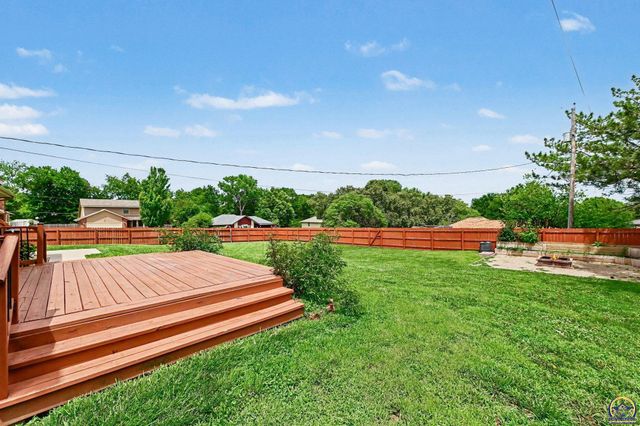 2500 SW Gainsboro RD, Topeka, KS 66614