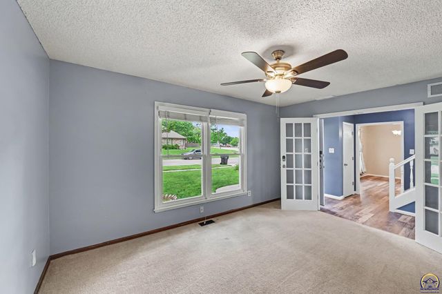 2500 SW Gainsboro RD, Topeka, KS 66614