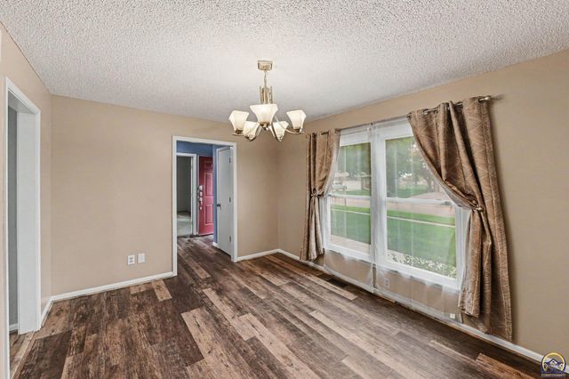 2500 SW Gainsboro RD, Topeka, KS 66614