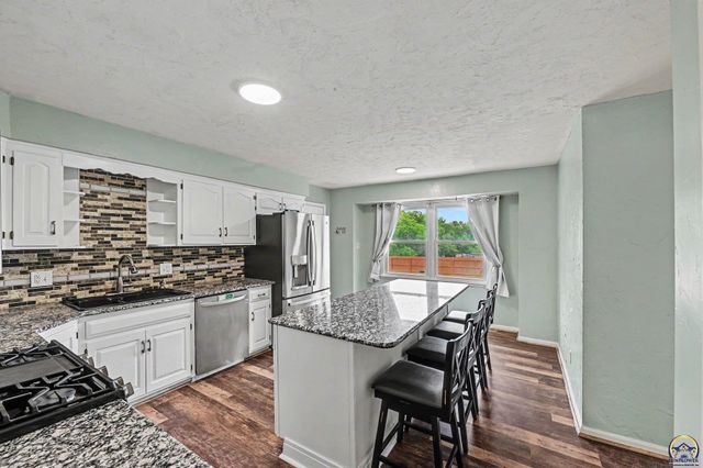 2500 SW Gainsboro RD, Topeka, KS 66614