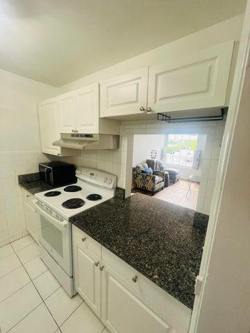 1281 Plaza Circle 3, Singer Island, FL 33404