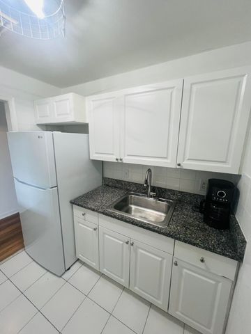 1281 Plaza Circle 3, Singer Island, FL 33404