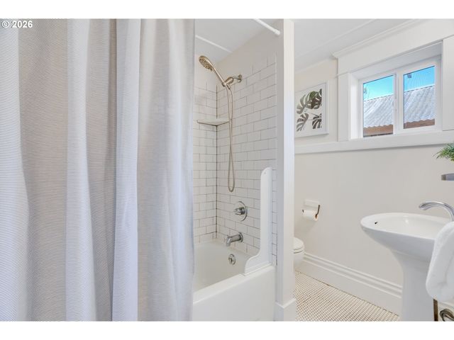 5245 Ne 20TH Ave, Portland, OR 97211