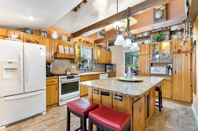 22 3rd Avenue, Central Islip, NY 11722