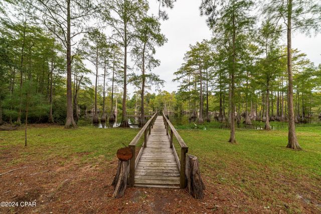 727 Wrights Creek Road, Caryville, FL 32427
