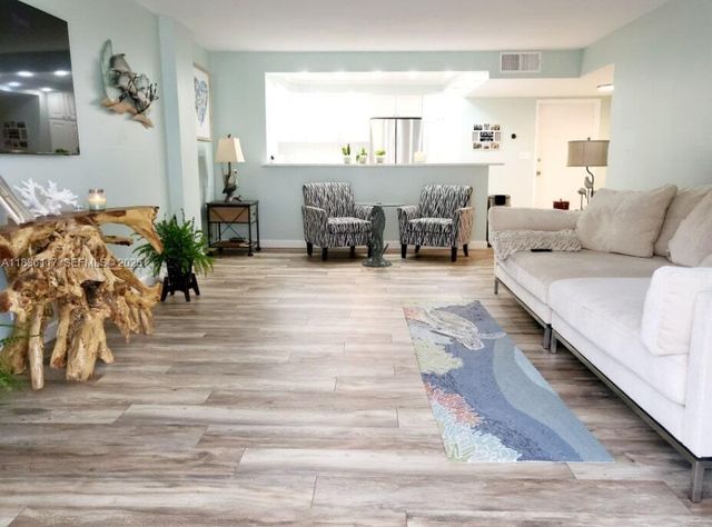 1147 Hillsboro Mile 605, Hillsboro Beach, FL 33062