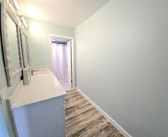 1147 Hillsboro Mile 605, Hillsboro Beach, FL 33062