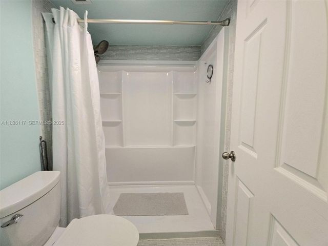 1147 Hillsboro Mile 605, Hillsboro Beach, FL 33062