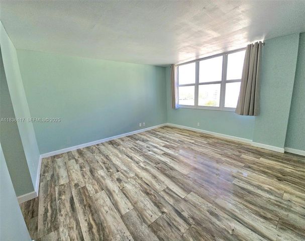 1147 Hillsboro Mile 605, Hillsboro Beach, FL 33062